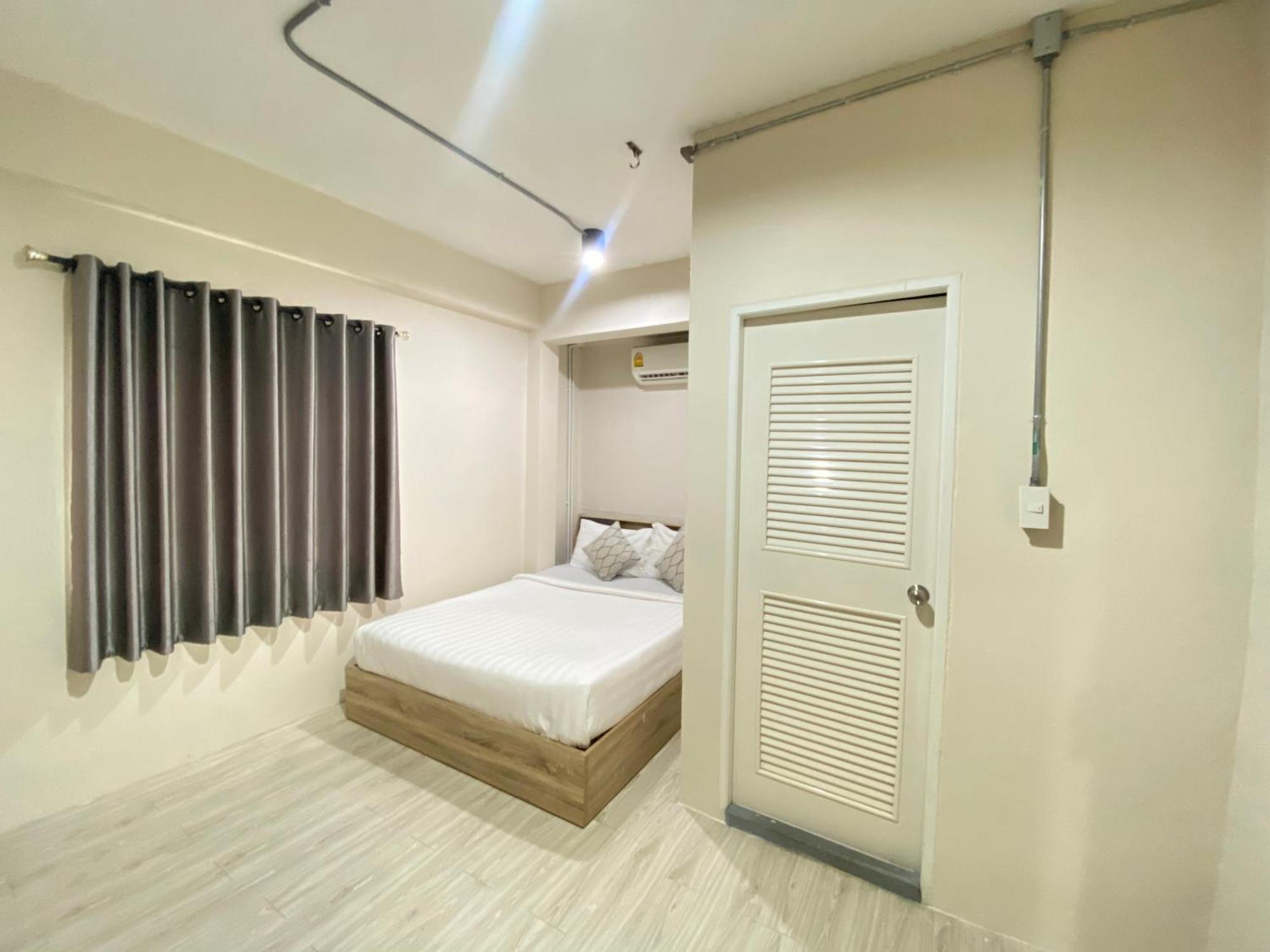 ซับรูมโฮเทล Subroom Hotel Surat Thani Buitenkant foto